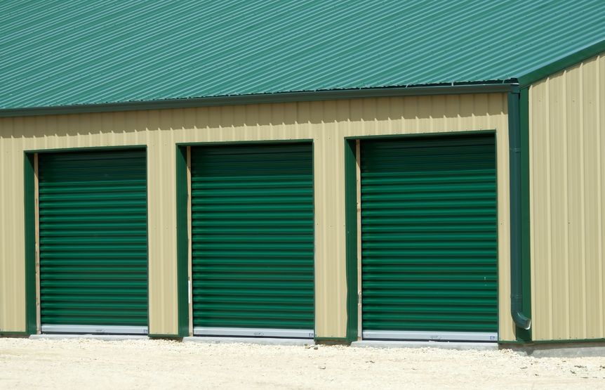 Why Repairing Garage Doors in Bloomington IL Is A Job That Is Best Left To Professionals