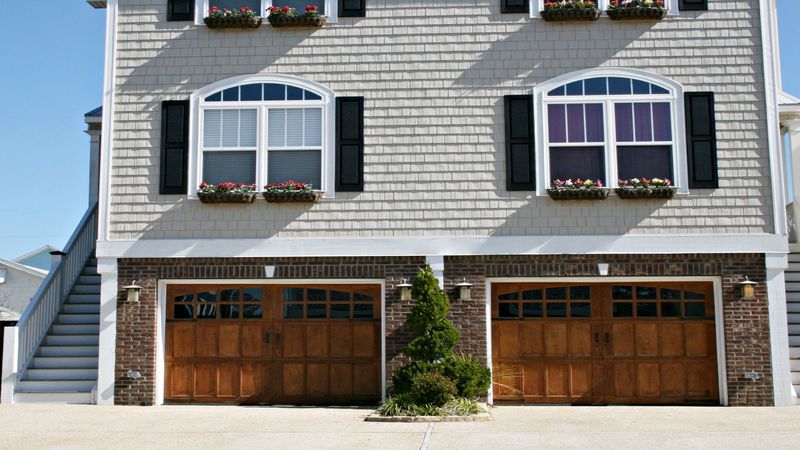 Reasons to Call a Garage Door Repair Service in Davenport, FL.