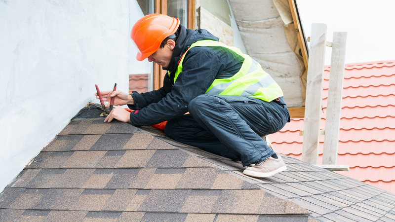 4 Signs Indicating It Is Time to Call a Roofing Contractor